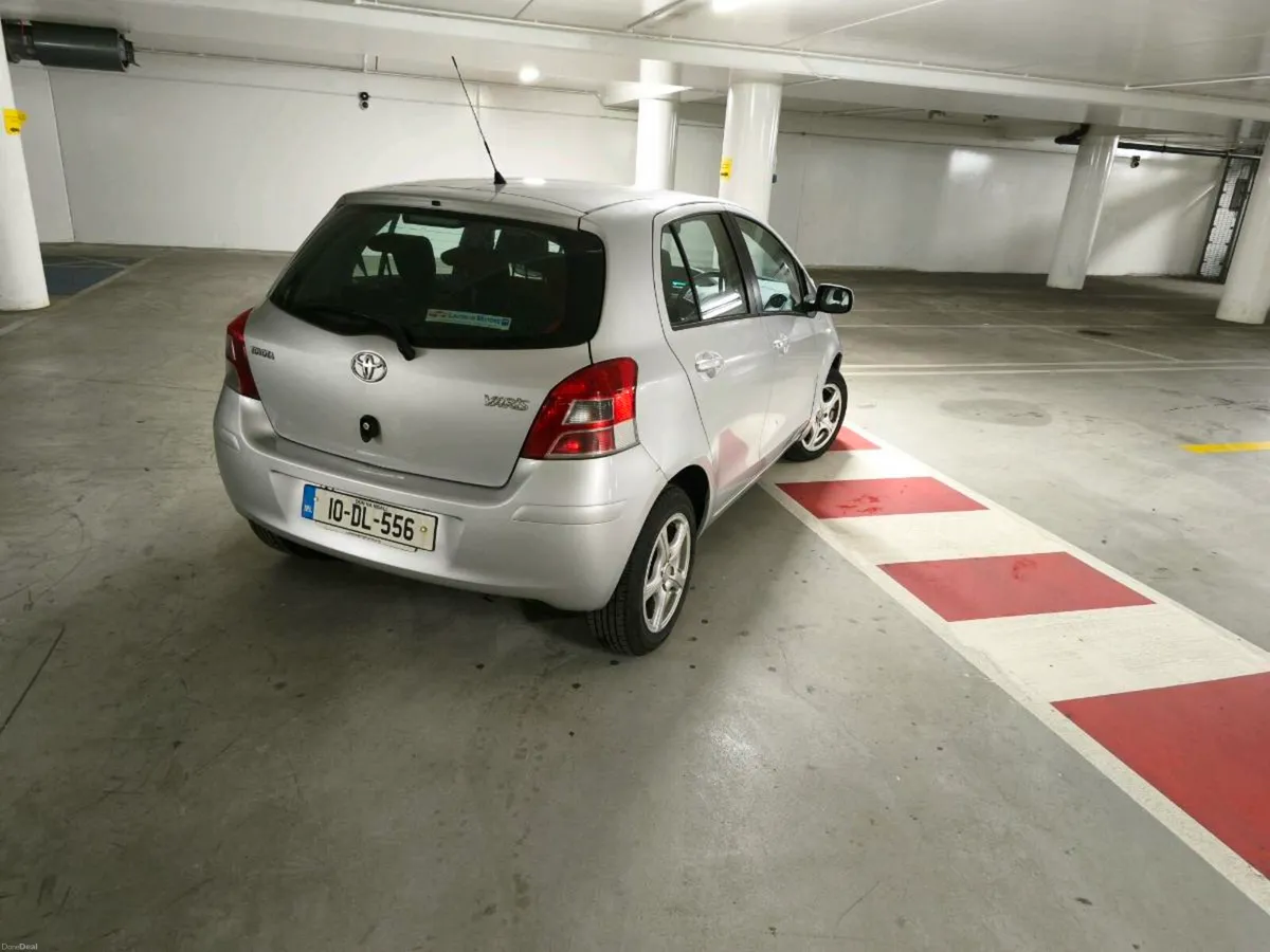 Toyota Yaris very low km - Image 3