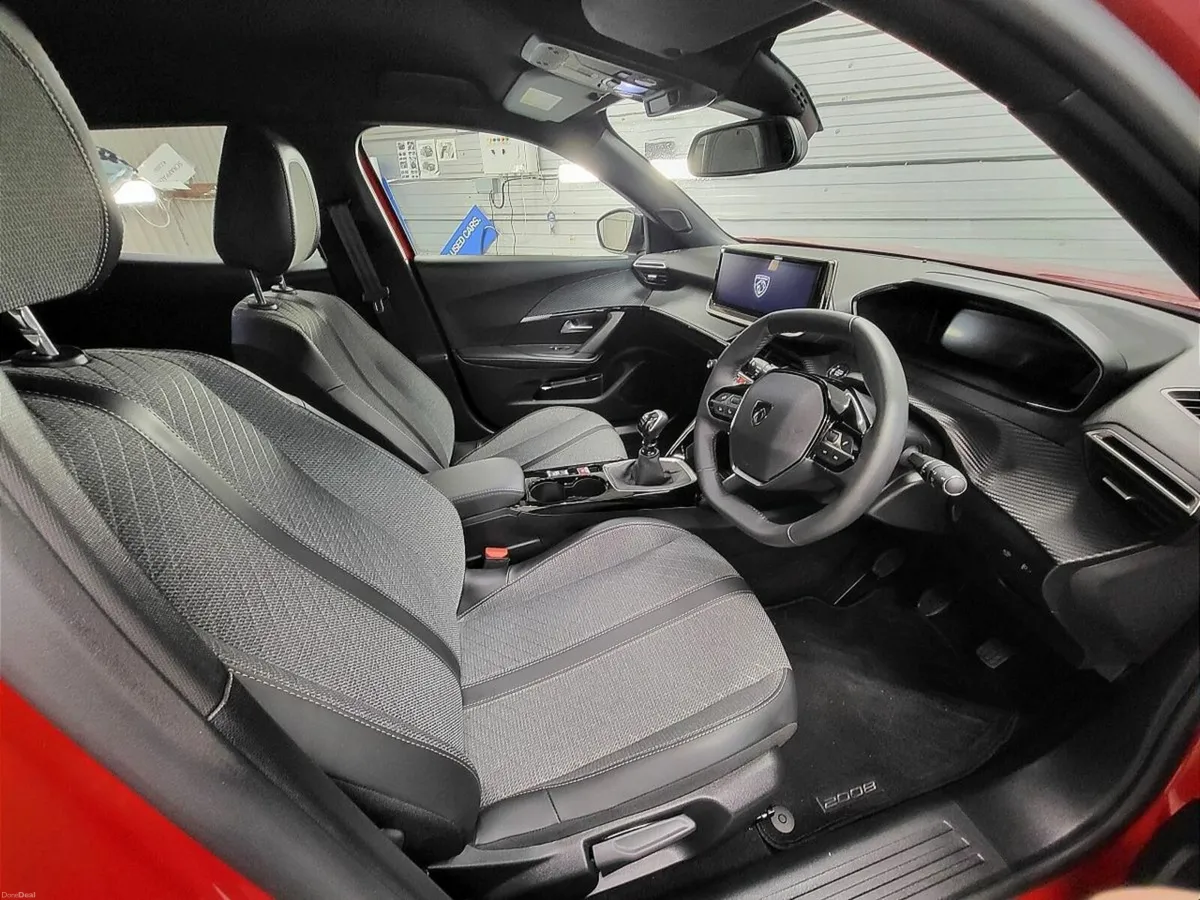 Peugeot 2008 1.2 Puretech 100bhp Allure - Image 5