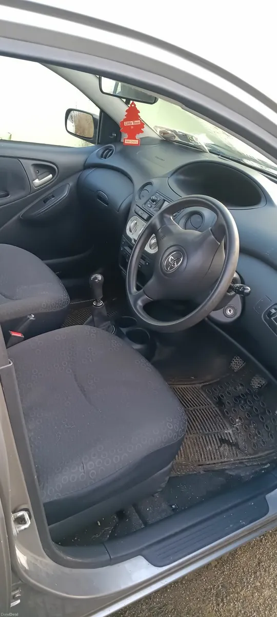 Toyota Yaris 2003 - Image 4