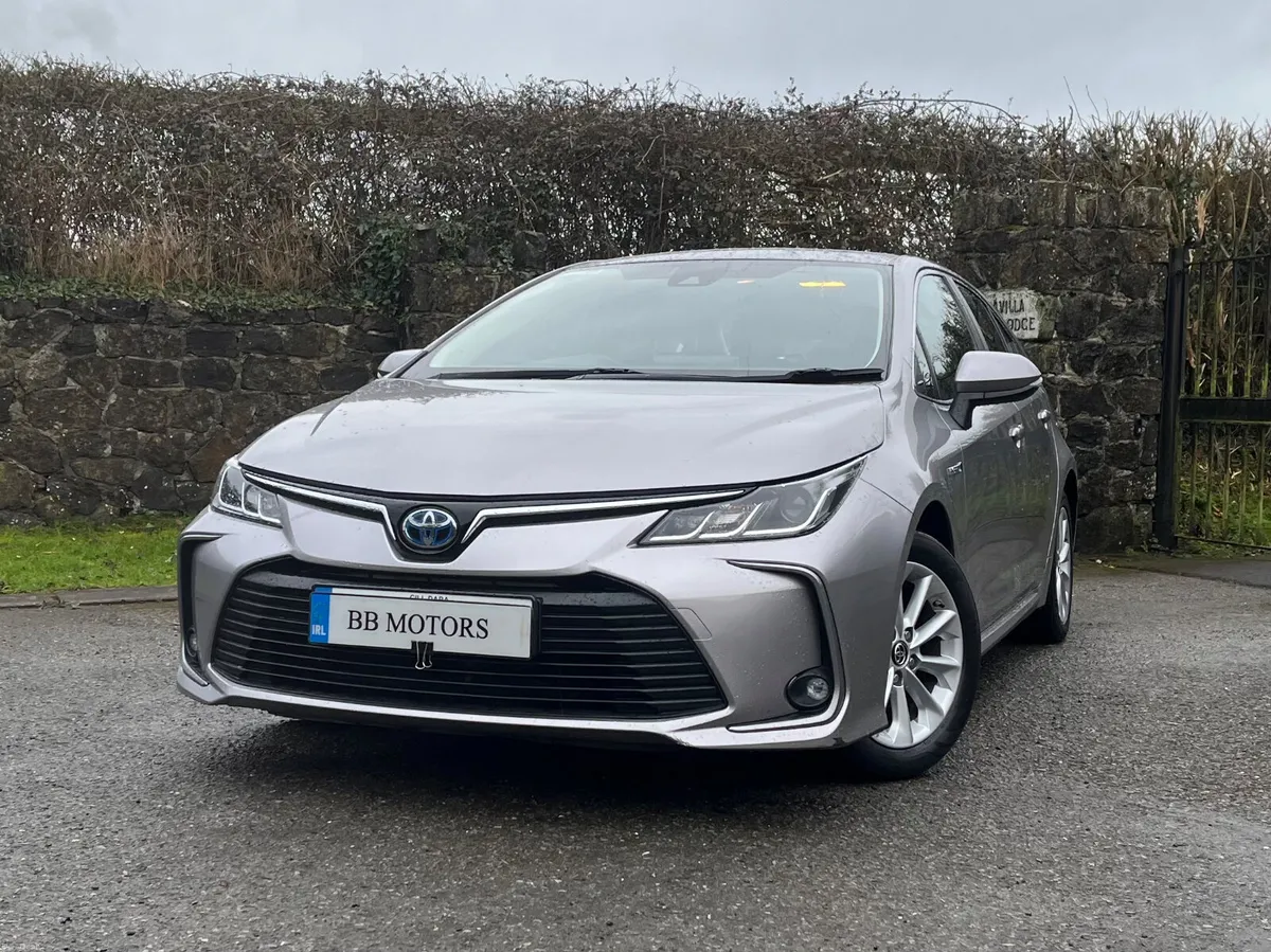 Toyota Corolla 1.8 Hybrid Luna Saloon - Image 4