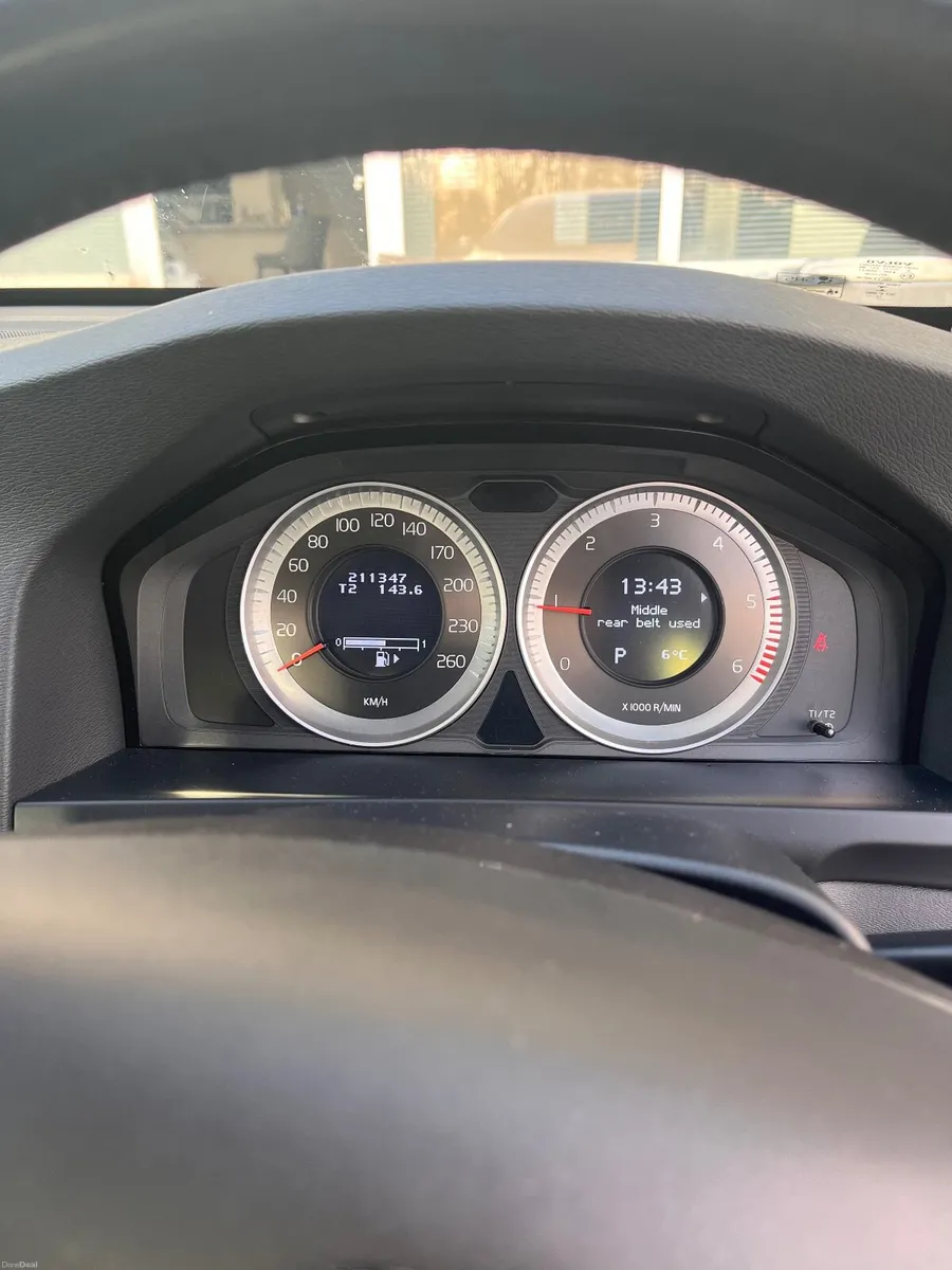 Volvo S60 2013 - Image 2