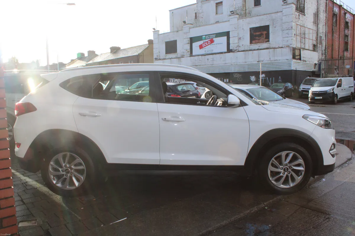 Hyundai Tucson 1.7 CRDI NAV 2016 - Image 3