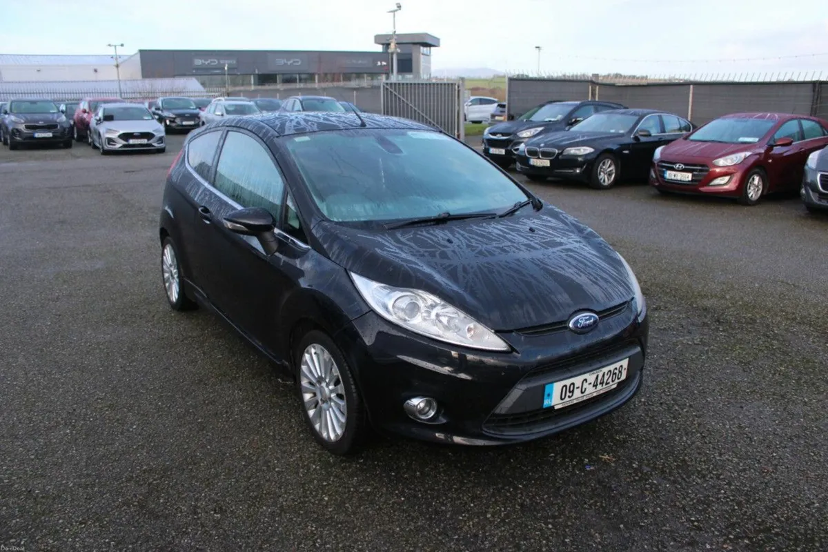 Ford Fiesta 1.4TDCi 68 PS Titanium- TENDER 28 - GR - Image 1