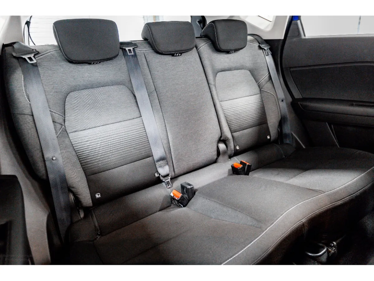 Renault Captur Iconic 1.5 Diesel 95HP - Image 4