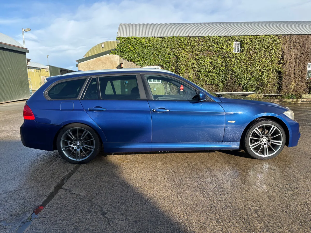 11 Bmw 320D Sport Plus Estate Manual - Image 3