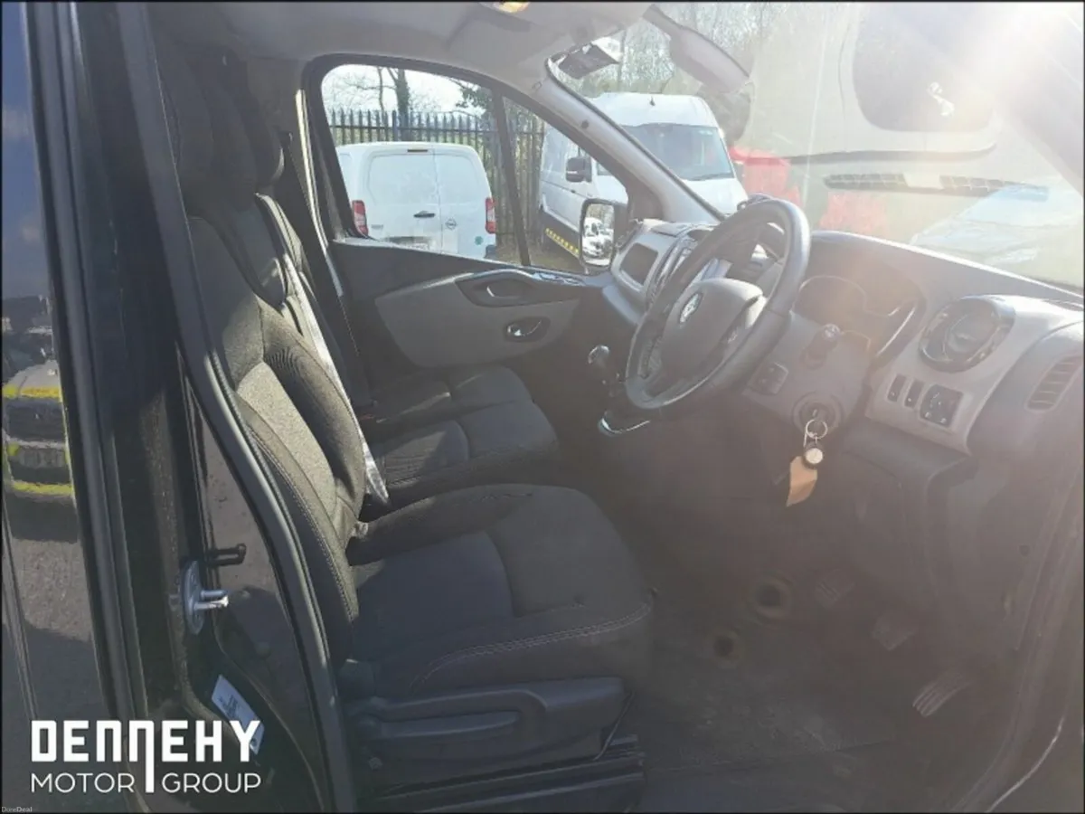 Renault Trafic Campervan - Image 6