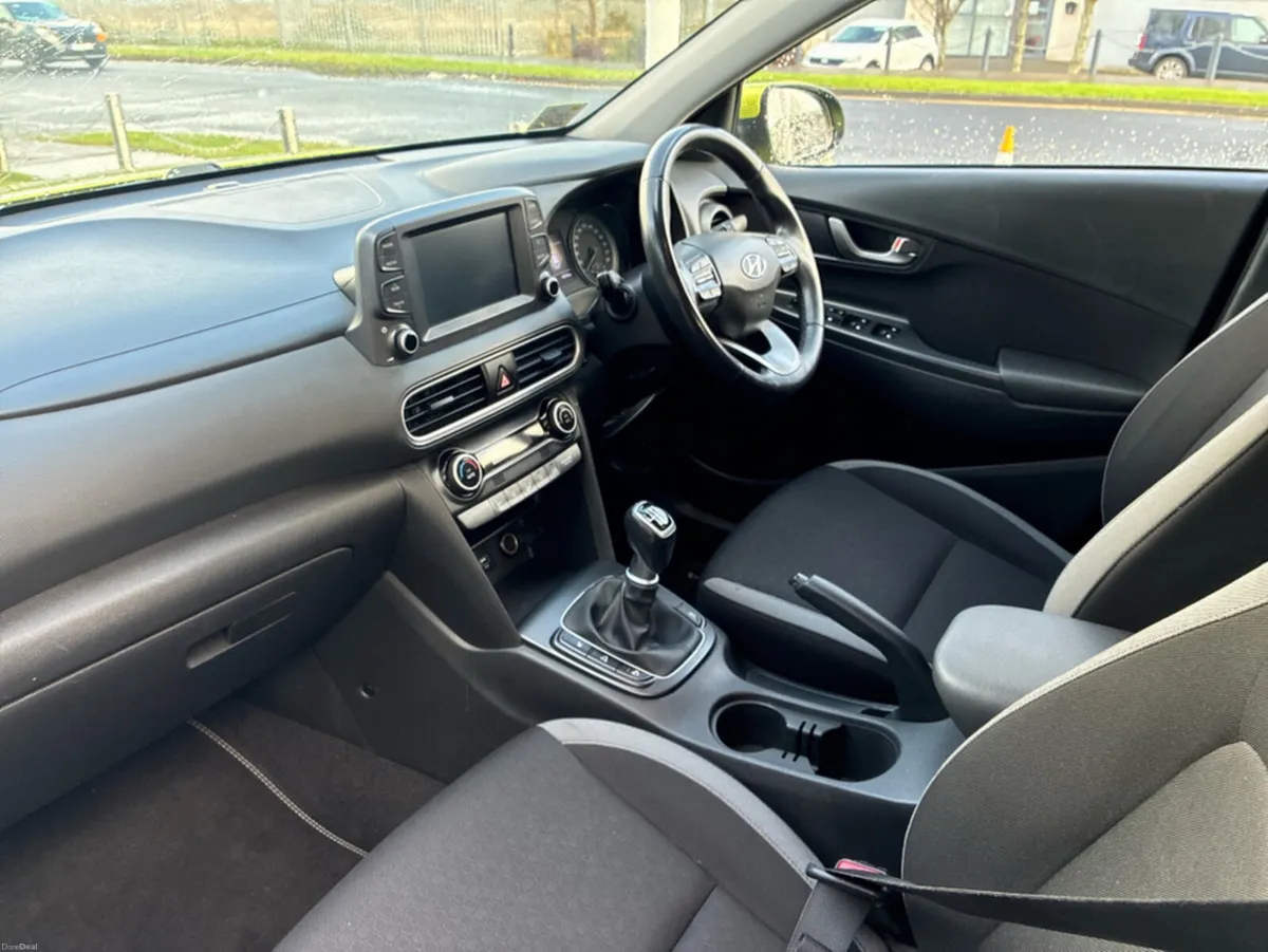 Hyundai KONA KAUAI 2WD EXECUTIVE 5DR - Image 3