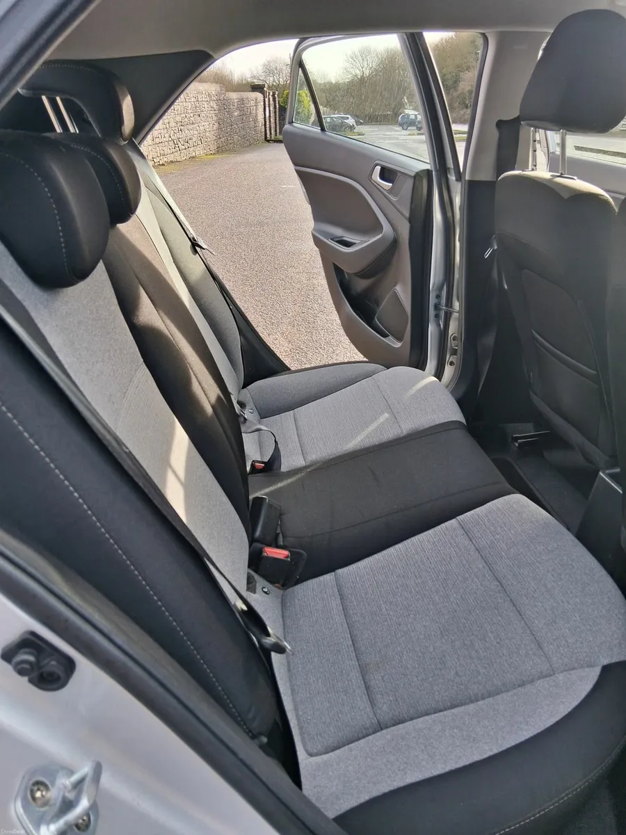 2016 Hyundai i20 Deluxe 5DR - Image 2