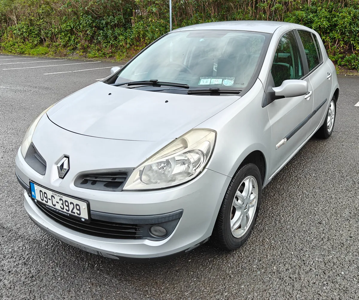 09 Renault Clio 1.1 petrol NCT & TAX - Image 4