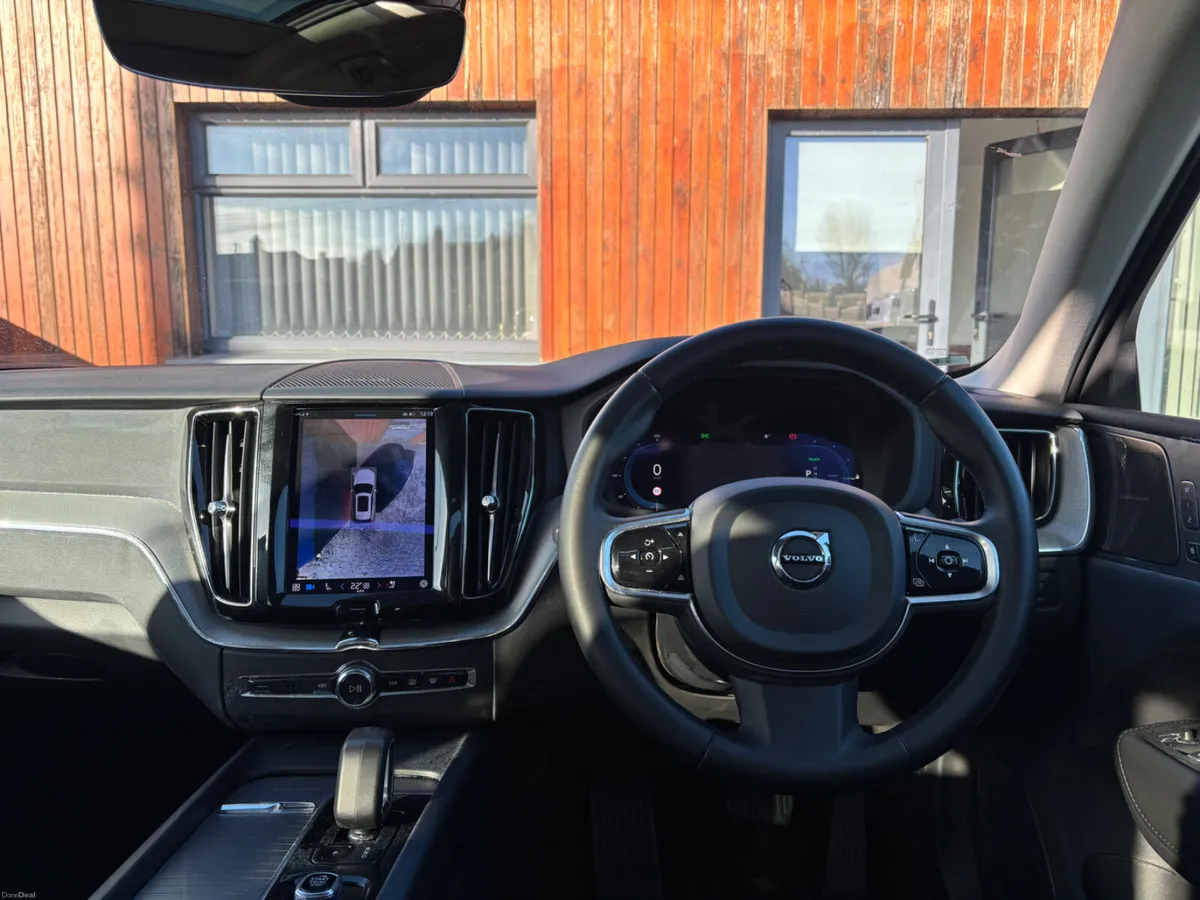 Volvo XC60 2023 - Image 4
