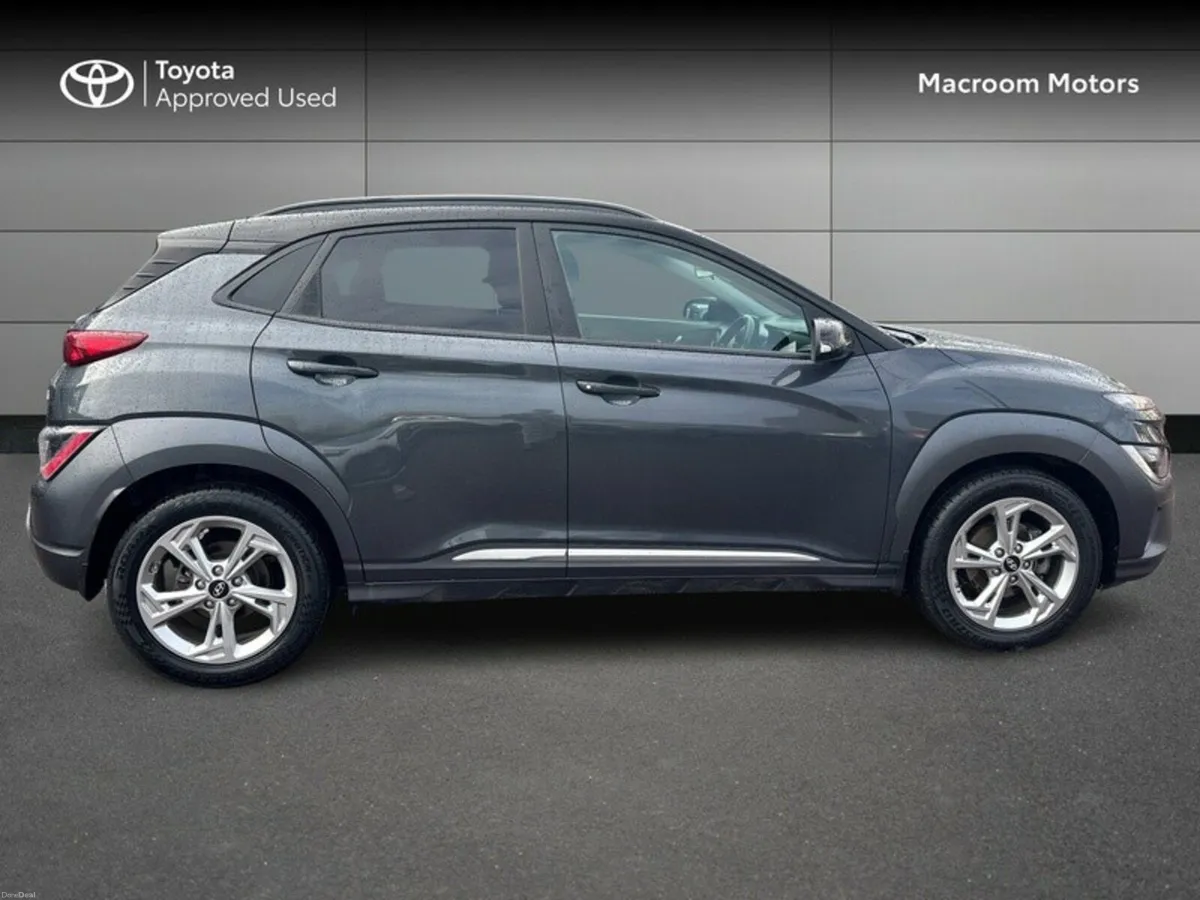 Hyundai KONA KAUAI PETROL TWO - TONE ROOF 5DR EXEC - Image 3