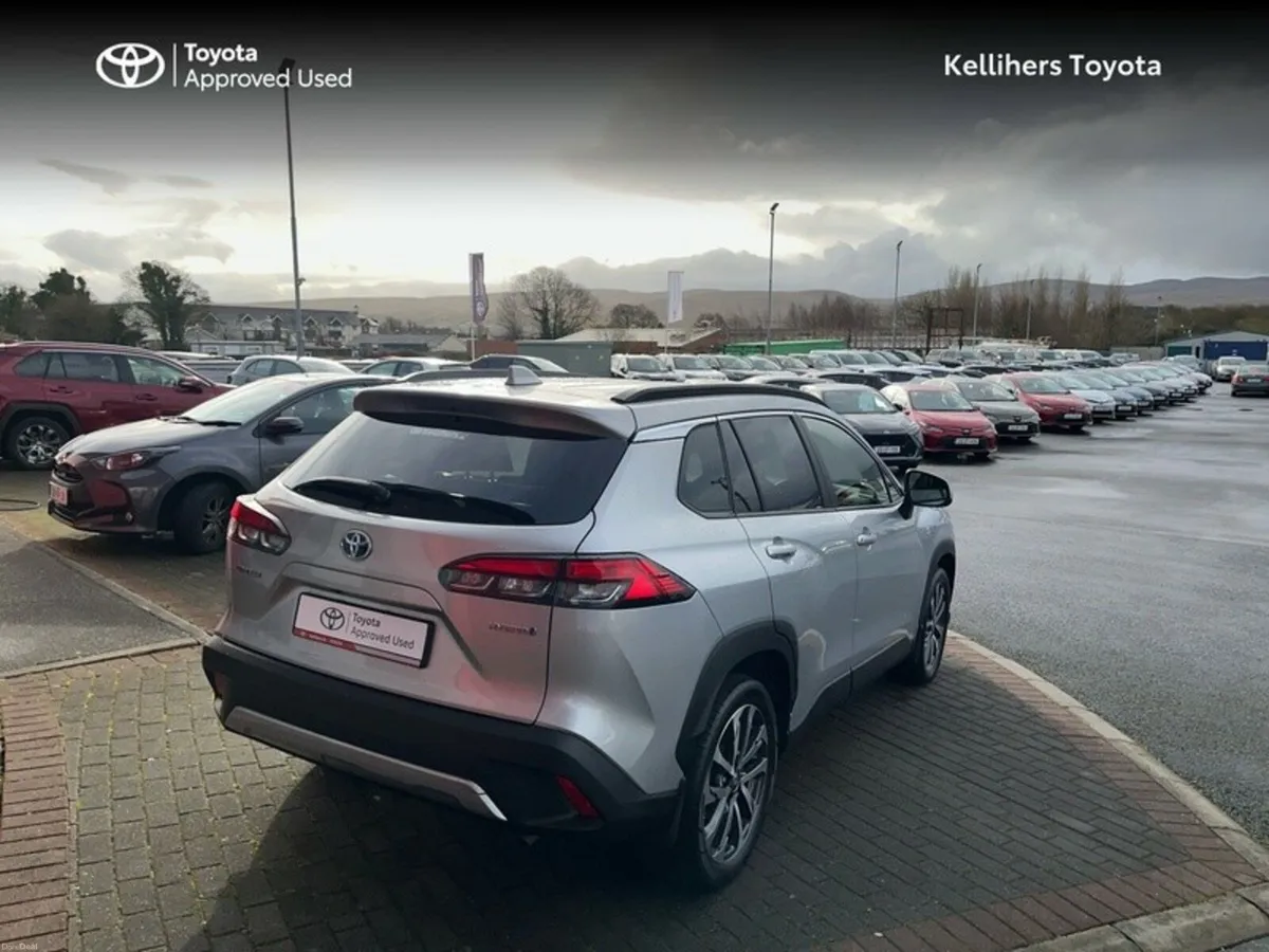 Toyota Corolla Cross HYBRID ELECTRIC SPORT - Image 2
