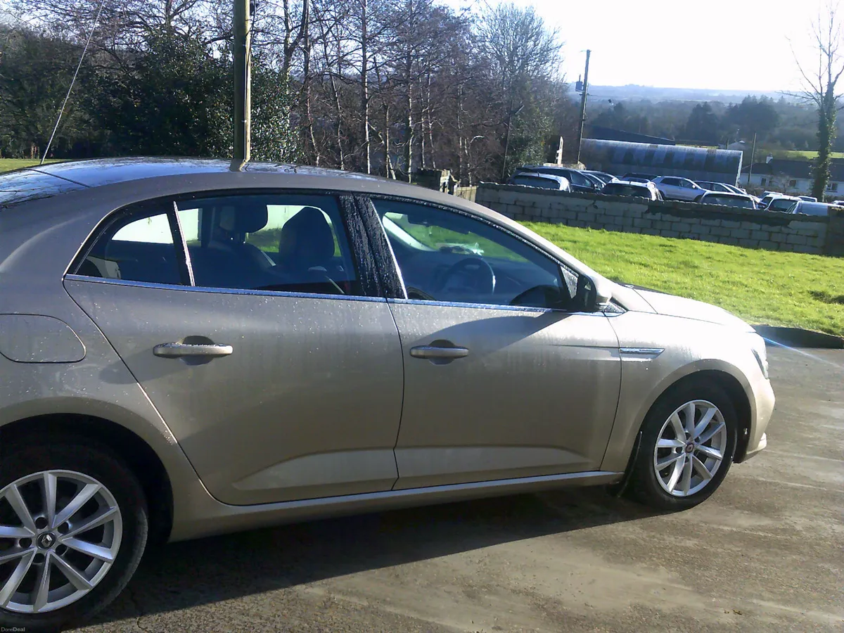 Renault Megane 2018 - Image 4