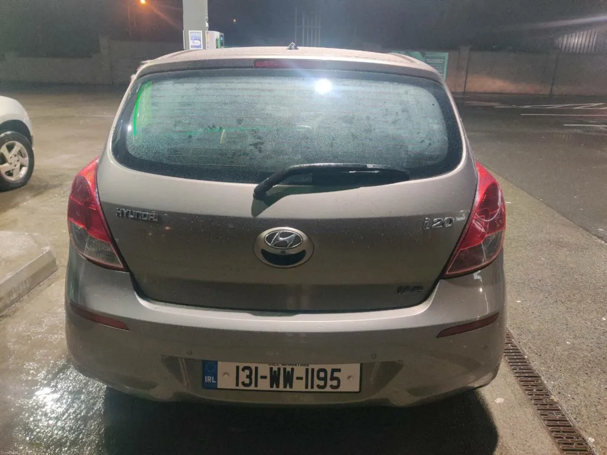 Hyundai i20 PREMIUM Spec 1.4 diesel - Image 4