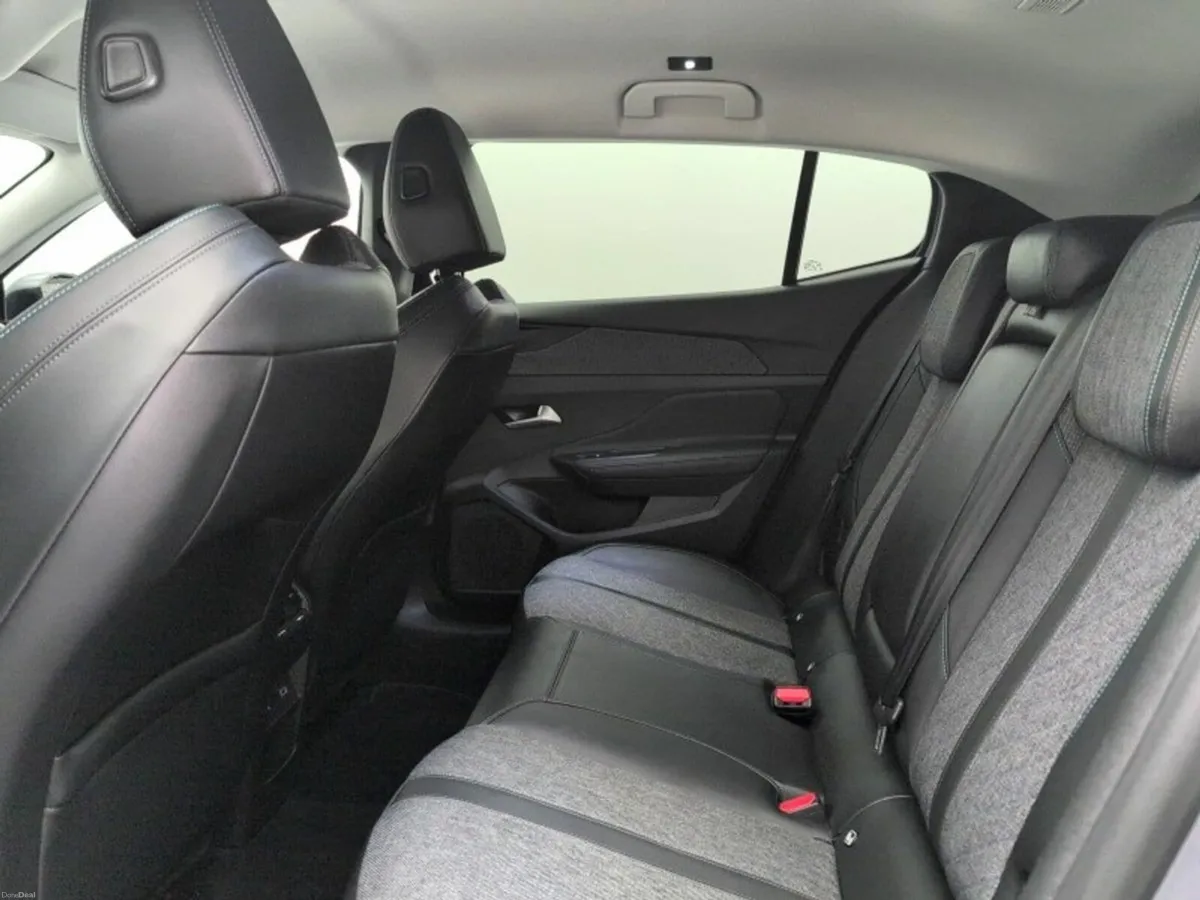 Peugeot 408 ALLURE 1.2 130 AUTOMATIC 6.4 4 - Image 6