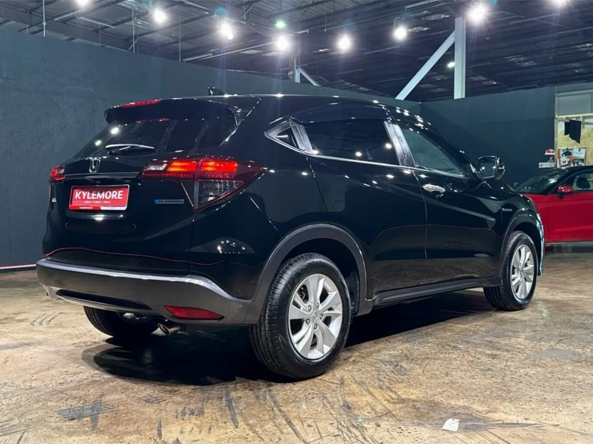 Honda Vezel AUTOMATIC 1.5L HYBRID HONDA X - REVERS - Image 3