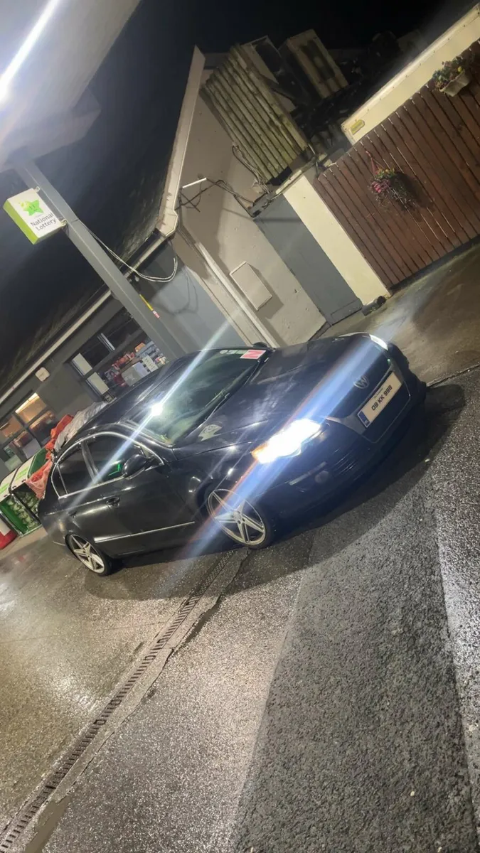 2009 2.0 Litre Passat - Image 3