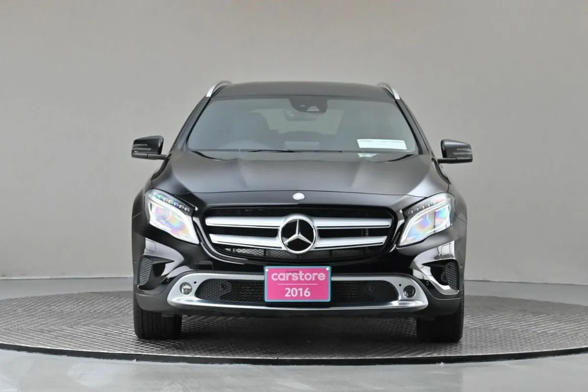 Mercedes-Benz GLA GLA 180 **HALF LEATHER**REVERSE - Image 2