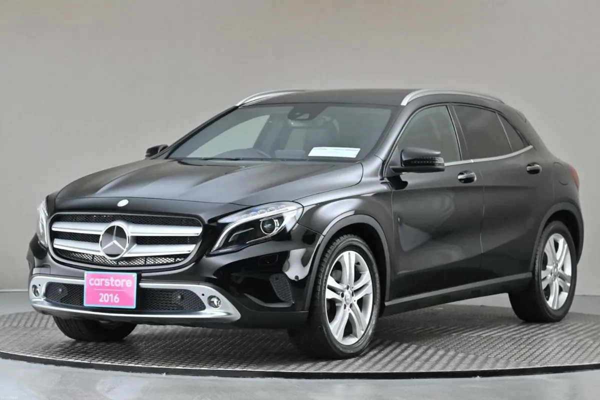 Mercedes-Benz GLA GLA 180 **HALF LEATHER**REVERSE - Image 4
