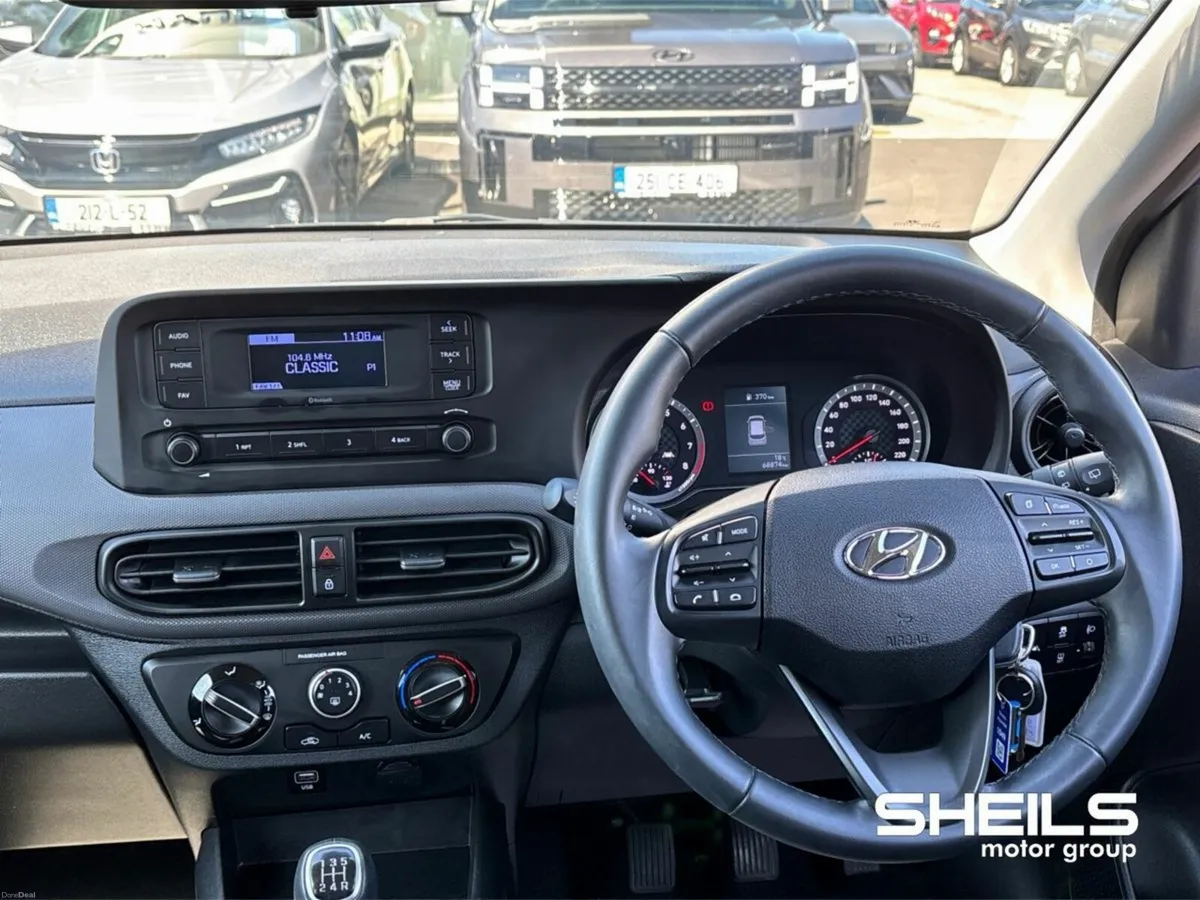 Hyundai i10 Deluxe - Image 3