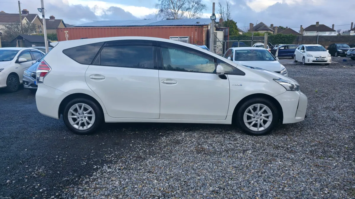 2019 Toyota Prius 7 Seater self charging Hybrid - Image 4