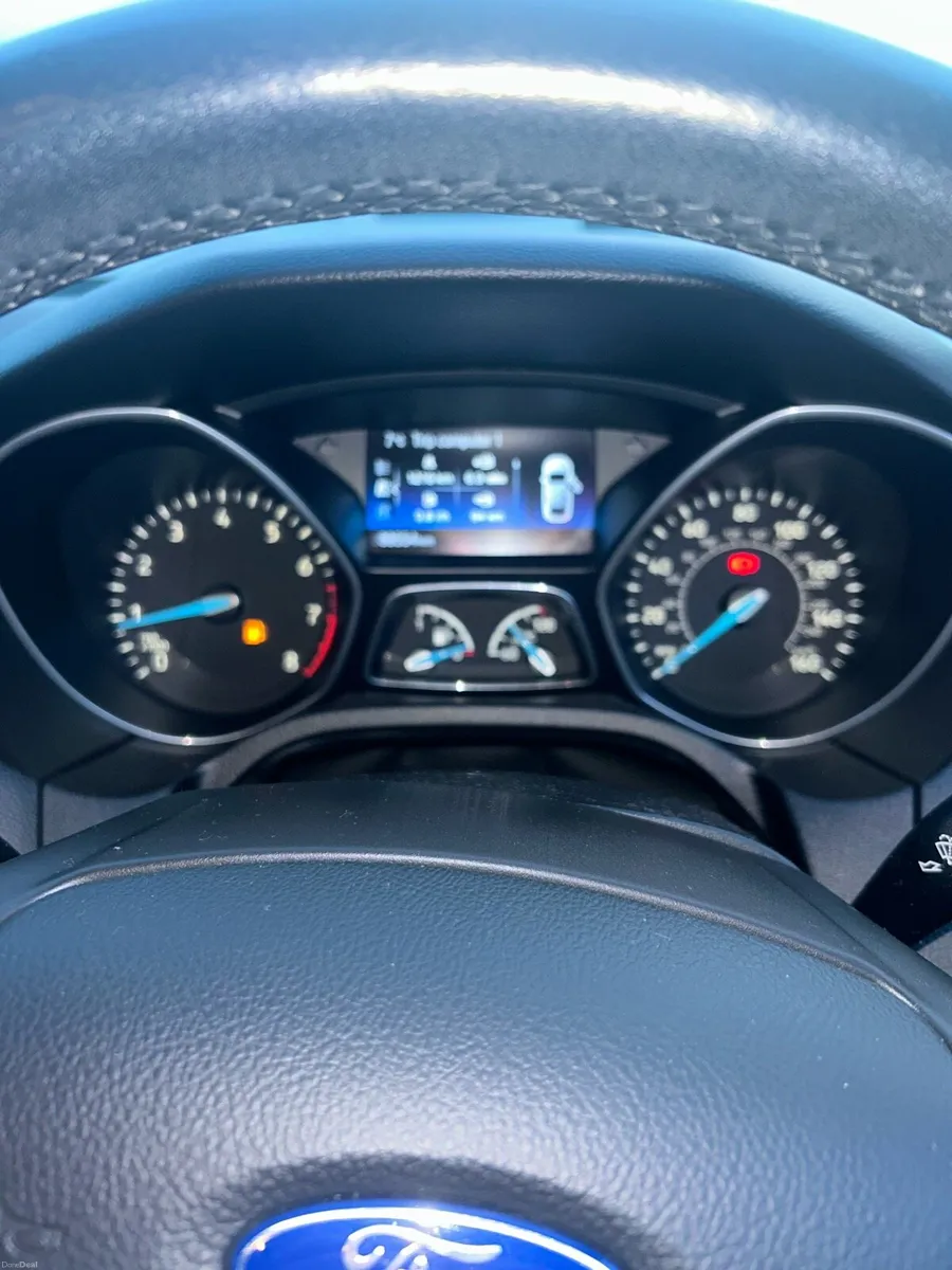 Ford Focus Zetec 1.0l petrol - Image 3