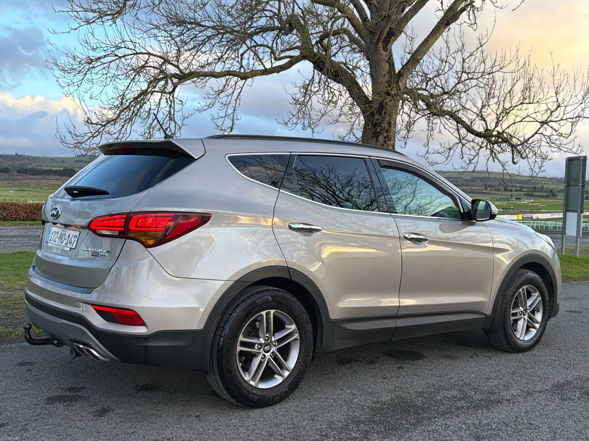 Hyundai Santa Fe 2017 4WD - Image 4