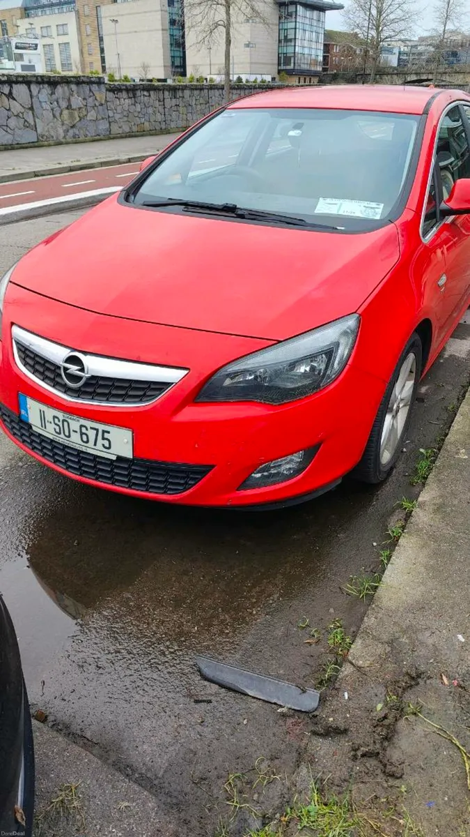 Opel Astra 2011 SRi 1.7 Diesel red hatchback - Image 3