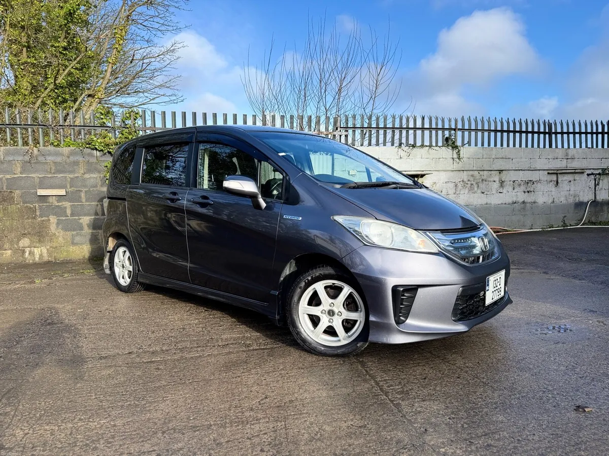 2013 HONDA FREED. NEW NCT. AUTO 1.5L HYBRID - Image 1