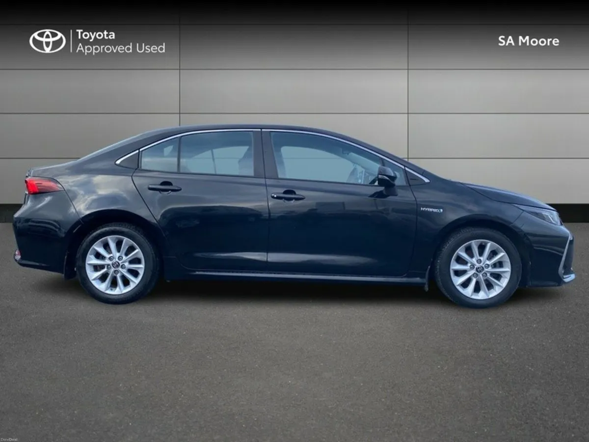 Toyota Corolla HYBRID LUNA SALOON - Image 3
