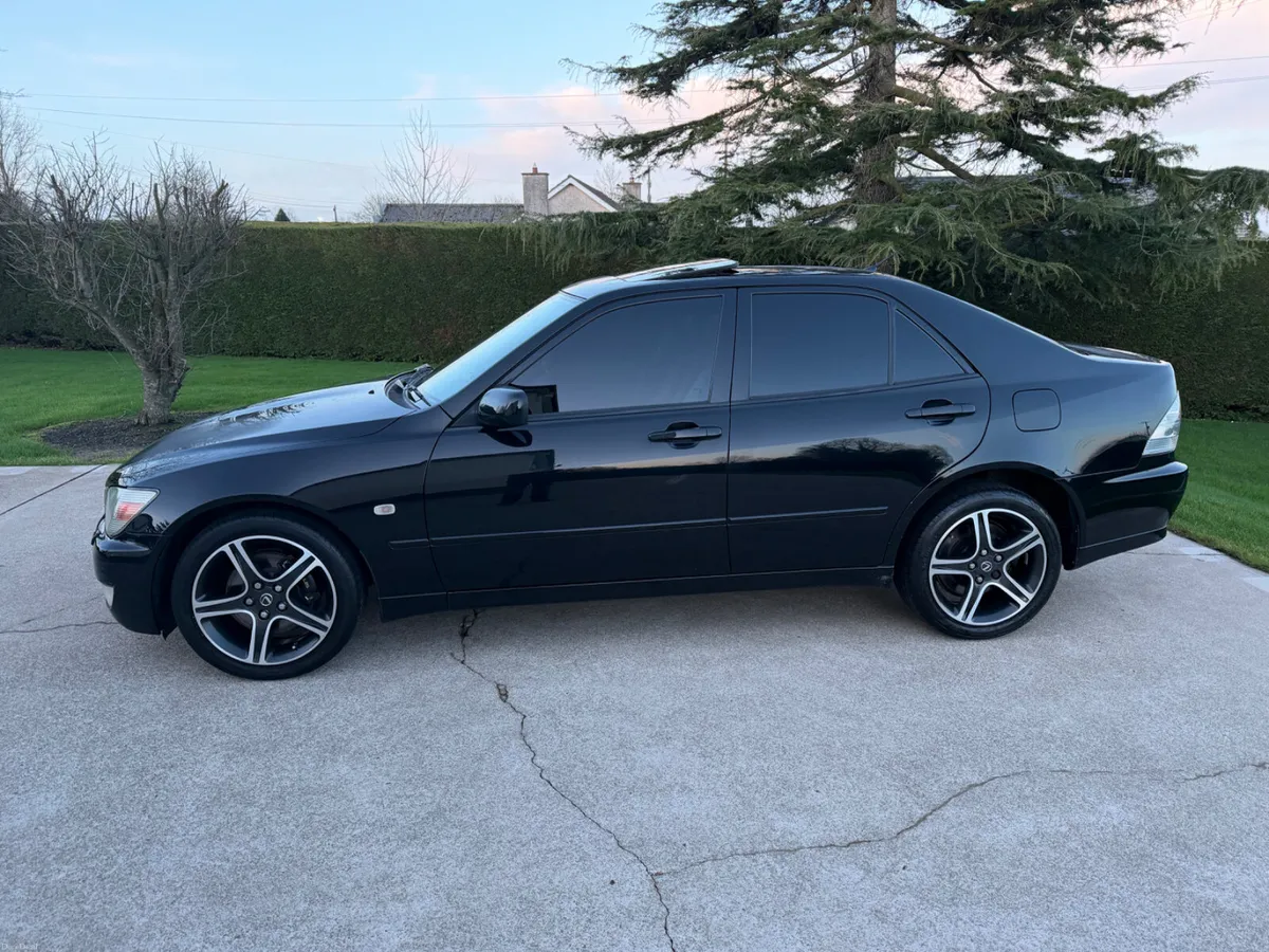 2001 LEXUS IS200 SE | PRIVACY GLASS | SUNROOF - Image 4