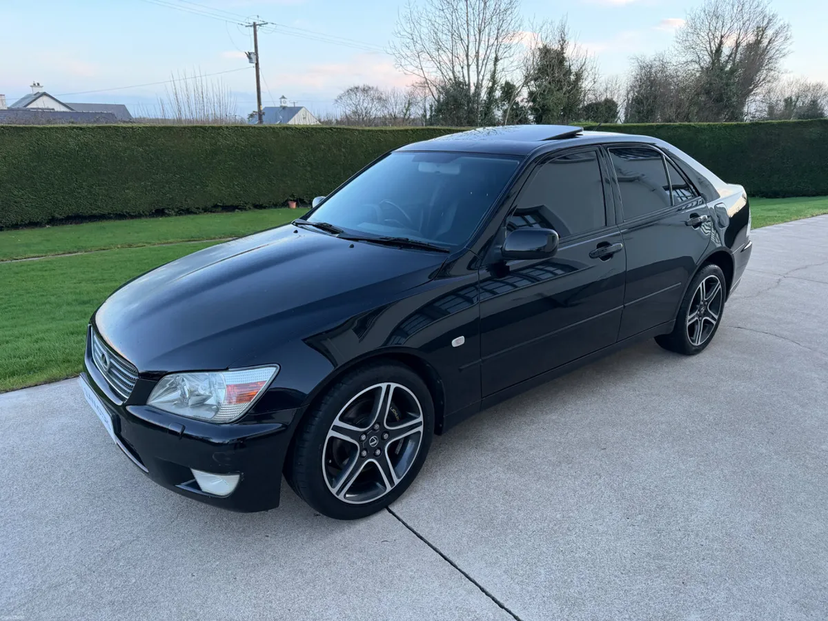 2001 LEXUS IS200 SE | PRIVACY GLASS | SUNROOF - Image 2