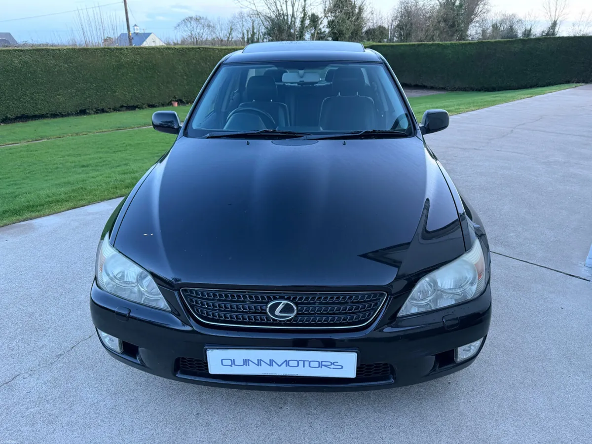 2003 LEXUS IS200 SE | SUNROOF | BLACK LTH - Image 4
