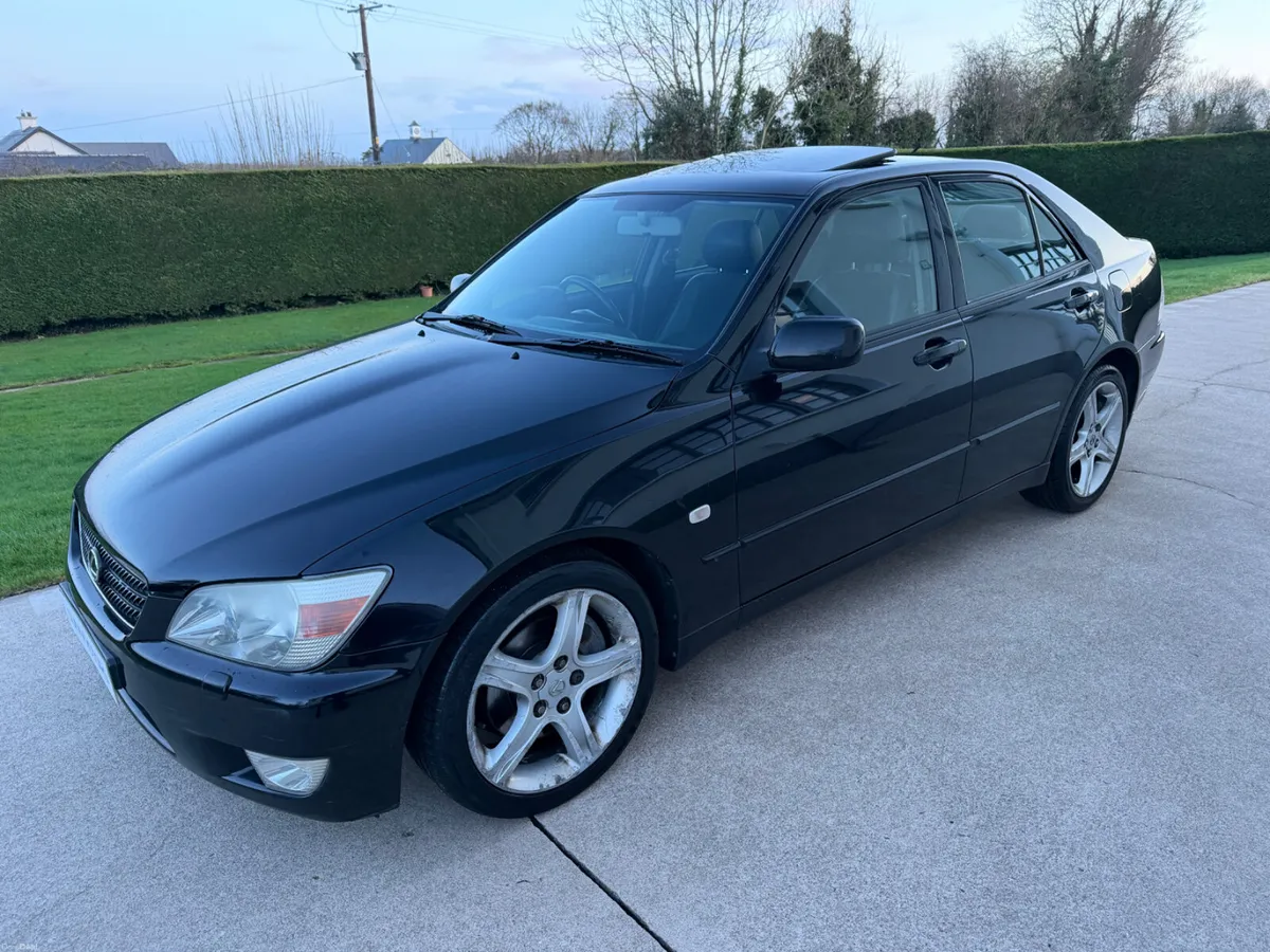 2003 LEXUS IS200 SE | SUNROOF | BLACK LTH - Image 3