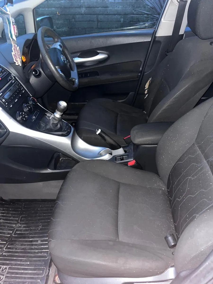 Toyota Auris 2011 - Image 4