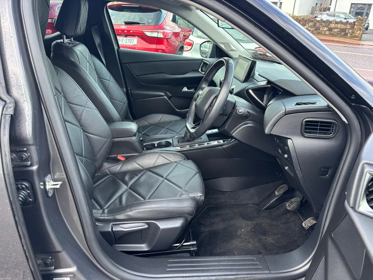 DS Automobiles DS 3 2022  PETROL  LOW  MILEAGE - Image 4