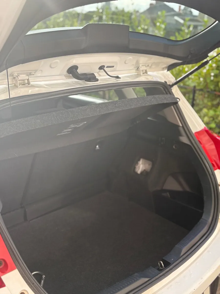 Toyota Auris 2013 - Image 3