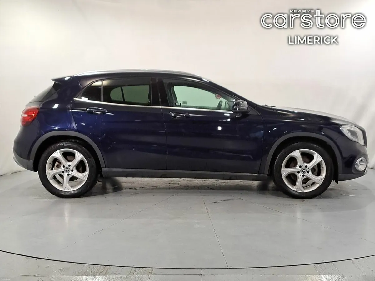 Mercedes-Benz GLA 180AUTO 1.6 PET * LOW MILEAGE* - Image 2