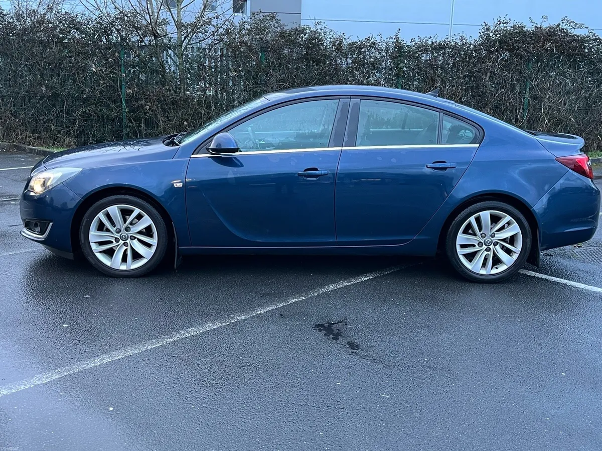 2014 Insignia 2.0L, ONLY 98km, 1 Owner - Image 4