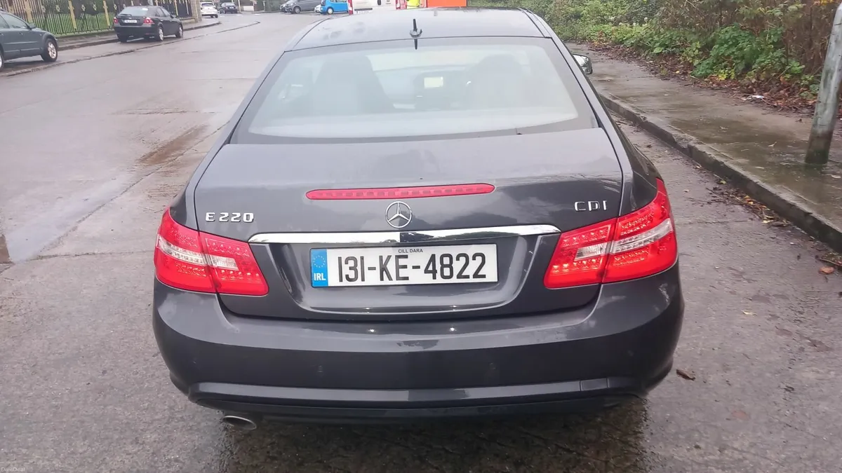 Mercedes-Benz E-Class 2013 - Image 2