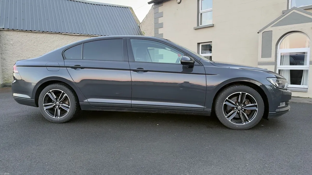 Volkswagen Passat - Image 3