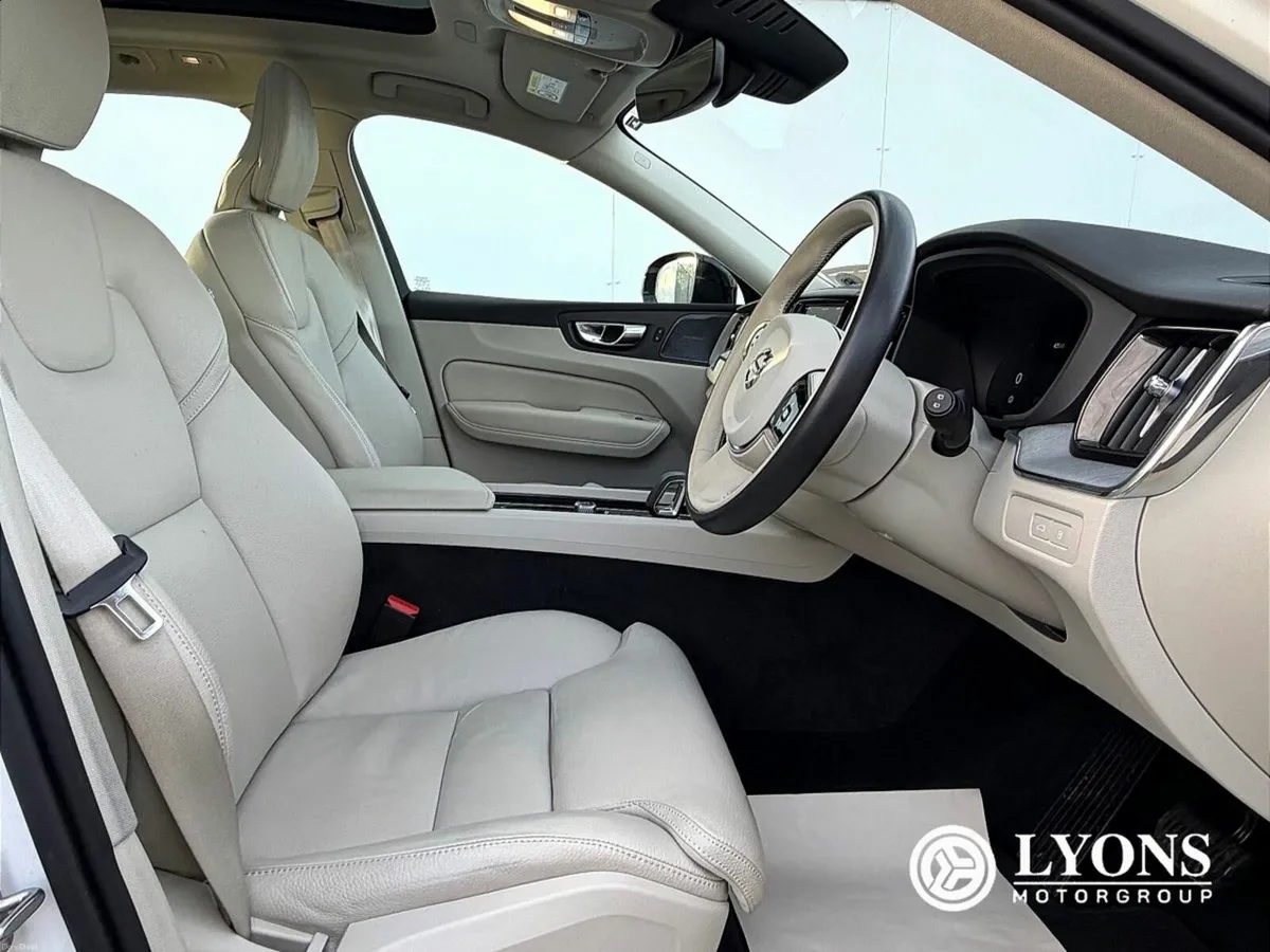 Volvo XC60 T6 AWD PHEV Plus Dark - Image 3