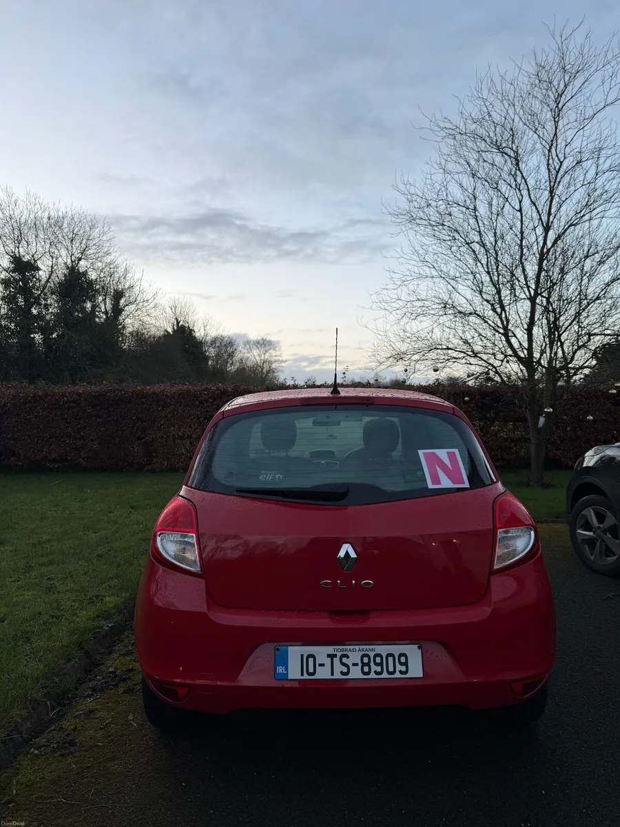 Renault Clio 2010 - Image 2