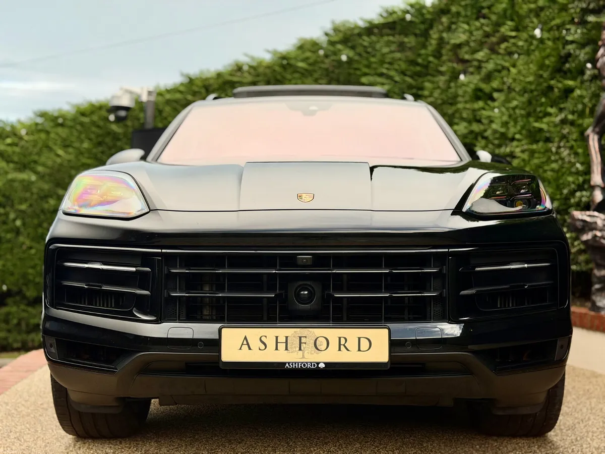 242 Porsche Cayenne 2.9 V6 470BHP Hybrid CREWCAB - Image 2