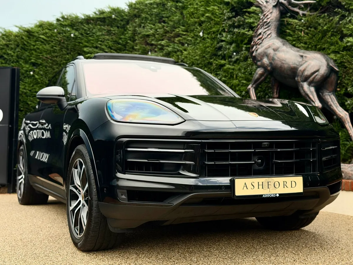 242 Porsche Cayenne 2.9 V6 470BHP Hybrid CREWCAB - Image 1