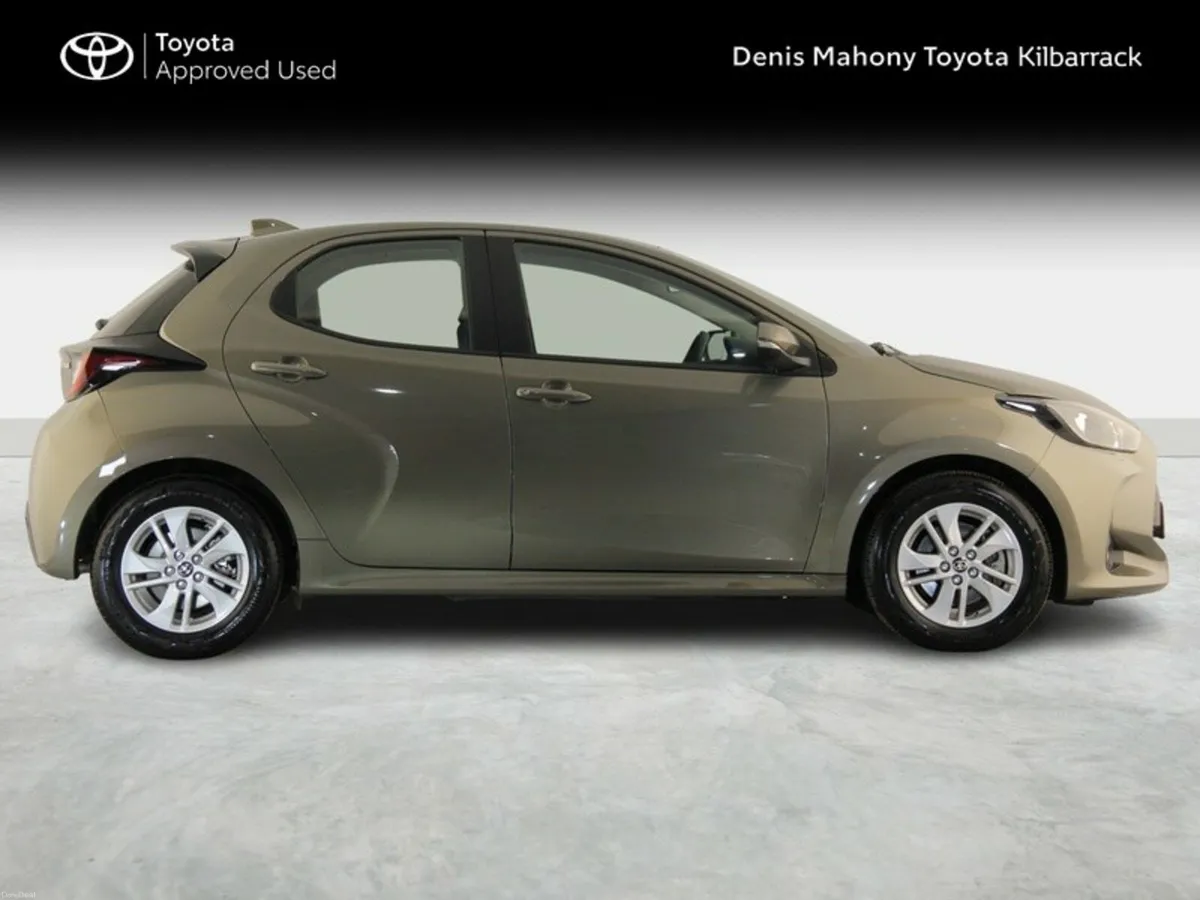 Toyota Yaris 1.5 HYBRID LUNA 4DR - Image 3