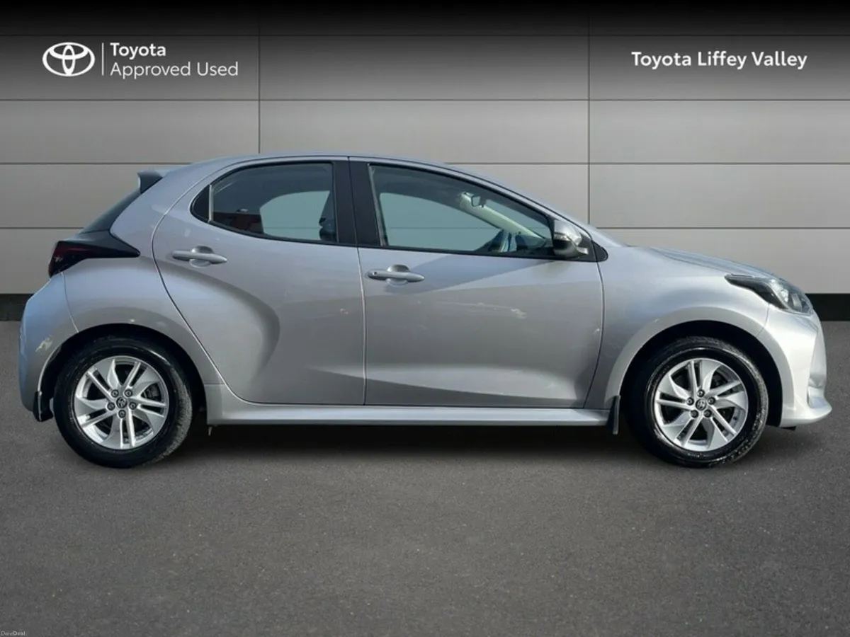 Toyota Yaris 1.5 HYBRID LUNA 4DR AUTO - Image 3