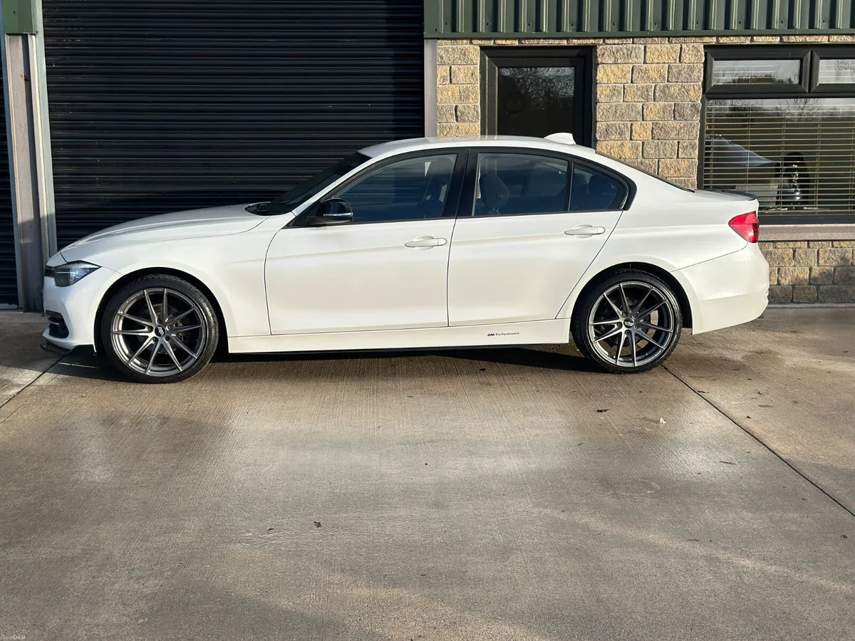 BMW 3-Series,  320i Sport 2016 - Image 2