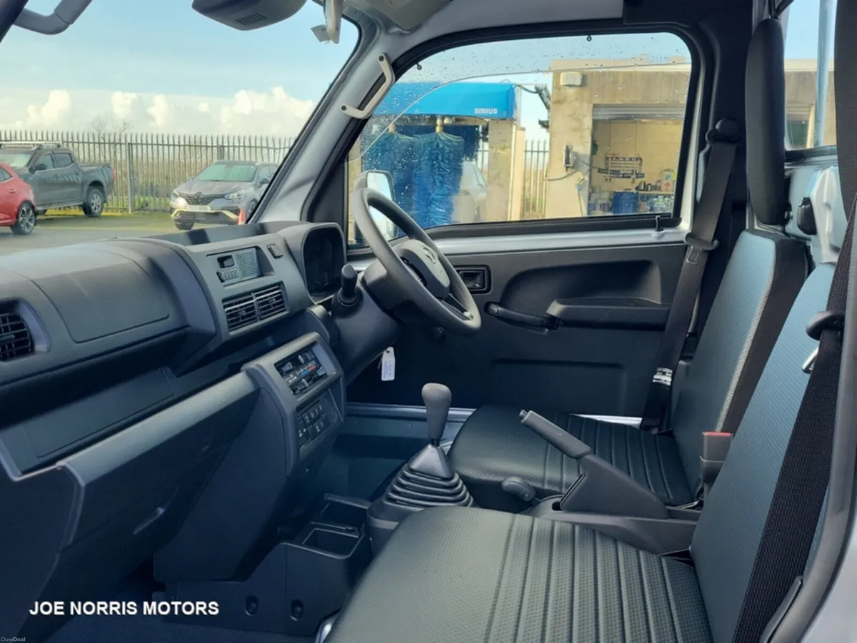 Daihatsu Fourtrak HiJet Truck - Image 4