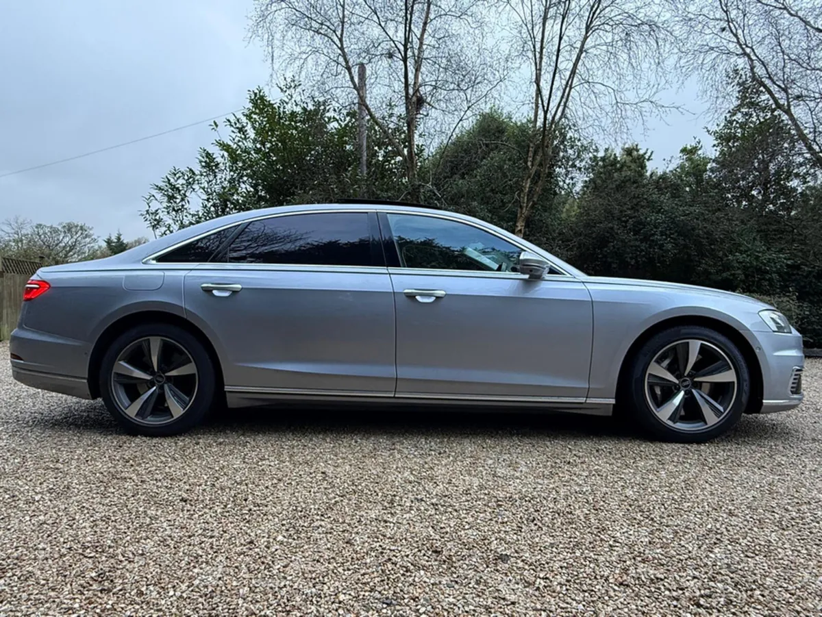 Audi A8 3.0TFSI E LONG WHEEL BASE  QUATTRO *F.AUDI - Image 4